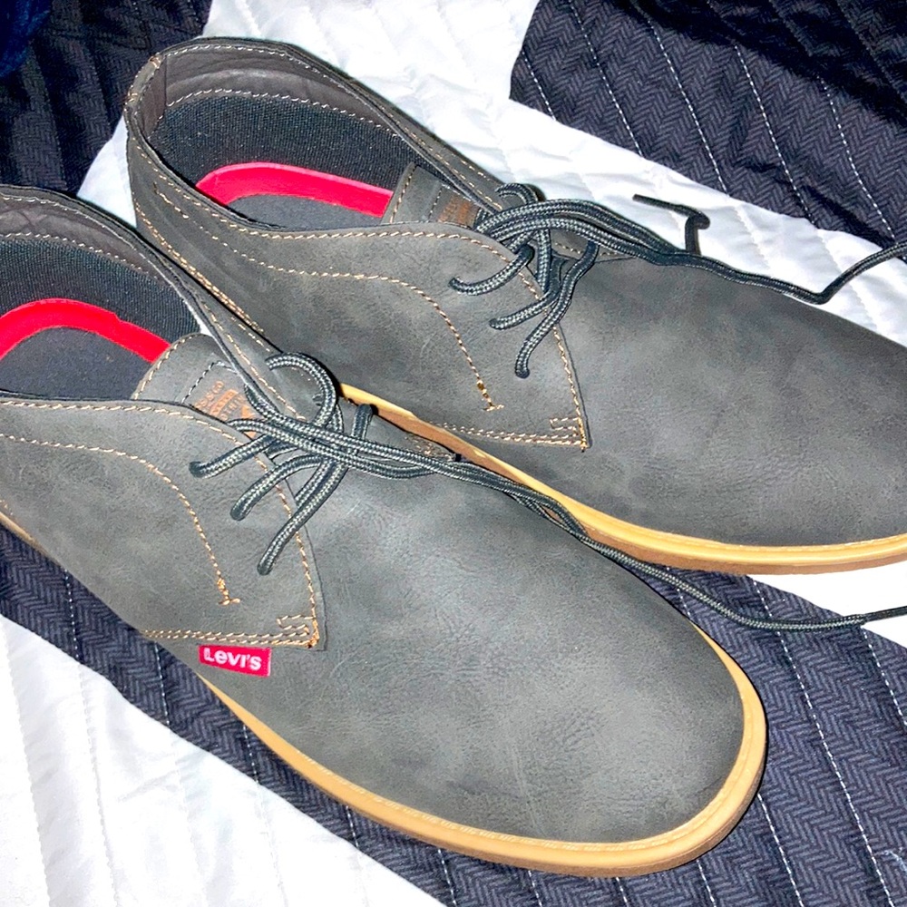 Slelling Levi’s dressing shoes comfortable and nice.Can’t wear anymore to small